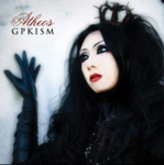 GPKISM-yhtyeen albumin "Atheos" etukannessa kaunis goottinainen, jolal mustat hiukset ja vaatteet, sekä musta käsine. Naisella kalpeat kasvot, verenpunaisiksi värjätyt huulet. Kuvan vasemmassa yläkulmassa albumin nimi kaunokirjoituksella. Albumin nim