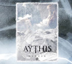Aythis-bändin albumin "Glacia" etukannessa jäänsinistä taustaa vasten kapea vaalea kortti tai juliste, jossa lukee alaosassa mustalla värillä Aythis ja sen alla pienellä präntillä Glacia.