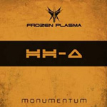 Frozen Plasman albumin "Monumentum" etukannessa kellertävä taustaväri ja sen keskellä horisontaalisesti musta rantu, jossa tunnistuskelvottomia symboleita nelisen kappaletta. Kuvan yläosassa mustalla sijaitsee Frozen Plasman logo ja kuvan alaosassa a