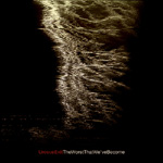 Urceus Exitin singlen "The Wortst That We've Become" kannessa musta pohjaväri ja siinä jonkinlainen vaalea pyörre tai rypäs pisaroita. Kuvan alaosassa punaisella yhtyeen nimi ja sen oikealla puolella vaalealla värillä singlen nimi.