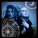 Ego Likenessin EP:n "North" etukannessa kylmänsininen valokuva miehestä ja vaaleahiuksisesta naisesta, jotka ovat vieretysten sinistä taustaa vasten. Vasemmassa alakulmassa valkoisella värillä koristeellinen kompassia muistuttava piirros ja sen viere