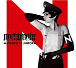 Nachtmahrin EP-levyn "Mädschen in Uniform" etukannessa harmaasävyinen valokuva koppalakkipäisestä naisesta, jolla henkselit ja muuten ylävartalo paljaana. Naisen taustalla suuri N-kirjain valkoista taustaa vasten. Vasemmassa laidassa lukee mustalla N