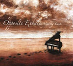 Opposite Exhalen ylivalottunut valokuva merenrannalla olevasta flyygelistä, jonka kansi on auki ja jonka luona olevalle pallille johtaa jalanjälkiä hiekassa. Meri on tyyni, mutta taivas sen yllä on hyvin myrskyinen ja pilvinen. Pilvitaivaan seassa kau