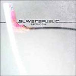 Slave Republicin harmaasävyinen kansitaide "Electric One" -kiekkoa varten. Kuvan yläosassa näkyy harmaan vaakaviivan seassa yhtyeenn imi ja sen alapuolella pienemmällä präntillä albumilevyn nimi.