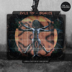 Evils Toyn kokoelma-albumin "Organcs" etukannessa näkyy valokuva jonkinlaisesta kyltistä, jossa ihmistä muistuttava hahmo kuin kiikaritähtäimen ristikossa. Kuvan yläosassa yhtyeen ja äänitteen nimi mustaa pohjaväriä vasten.