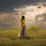 "The Human Animal" -albumin etukannessa kuva hoikasta naisesta, joka seisoo ruohoa kasvavalla aavalla niityllä pilvisen taivaan alla. Taivaalle kirjoitettu valkoisella värillä Android Lustin nimi.