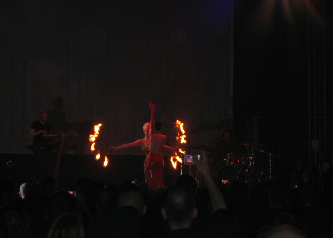 Kuvassa In Strict Confidence. Kuvan otti Juha M.