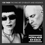 "120 Tage: The Fine Art of Beauty and Violence" -albumin kannessa vasemmalla Mona Mur ja oikealla En Eschin mies. Kuva on väritykseltään harmaasävyinen. Sen oikeassa alakulmassa lukee artistien nimet.