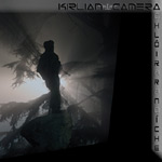 "Ghlóir Ar An Oíche" -singlen etukannessa hämärä, utuinen valokuva ihmisen siluetista. Kuvan oikeassa yläkulmassa lukee mustalla Kirlian Camera.