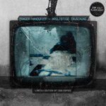 "Arglistige Täuschung" -albumin uusintapainoksen etukannessa vanhanaikainen televisioruutu, jossa sinertävä kuva jonkinlaisesta ihmishahmosta.