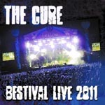 "Bestival Live 2011" -levyn kannessa sinisävyinen valokuva yleisömerestä, jonka edessä valoa hohtava esiintymislava.