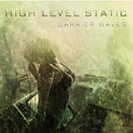 Kellertävä kuva ihmisestä elektroniikkajätteen ollessa hänen ympärillään. Yläosassa lukee High Level Static.