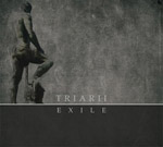 "Exile"-albumin kannessa harmaasävyinen valokuva miehestä. Kuvan keskellä lukee Triarii ja "Exile" versaalilla.