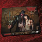 "Women and Satan First" -albumin etukannessa näkyy silinteripäinen mies pitämässä mustahiuksista goottinaista kainalossaan.