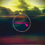 "Absolute Zero" -albumin etukannessa kupla, jonka sisällä pinkillä värillä Emerald Parkin logo. Taustalla suttuinen kuva metsästä.