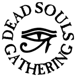 Dead Souls Gathering -logo valkoista taustaa vasten mustalla värillä. Kuvan keskellä silmää muistuttava hieroglyfi.