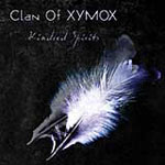 "Kindred Spirits" -coveralbumin etukannessa musta tausta, jonka päällä leijuu linnun sulka kahtena kappaleena.