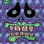 Violettia taustaa vasten kaksi mustaa läiskää kuvan yläosassa ja niiden alla kaksi vihreää läiskää, joiden välissä lukee "Dead Beats".