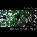 Valokuva vihreästä lehtimetsästä, jonka ylä- ja alapuolella mustat palkit. Yläpalkissa lukee Pulse State ja alapalkissa "The Science of Despair".