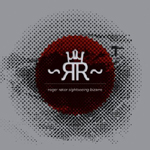 Vaaleanharmaa tausta, jota vasten punainen pallo, jonka päällä Roger Rotor -logo valkoisella värillä.