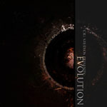 Musta pohjaväri ja kuvan oikeaa reunaa vasten pyöreä reikä, jonka päälle läntätty palkkiin sana "Evolution" ilman lainausmerkkejä.