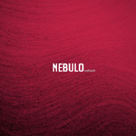 Viininpunaista taustaa vasten tummia ja vaaleita, haaleita juovia. Kuvan keskellä lukee valkoisella värillä ja tikkukirjaimin Nebulo.