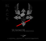 Musta tausta, jota vasten tummanharmaalla jonkinlaisia symmetrisiä symboleja. Kuvan keskellä poikittain kirkkaanpunainen juova.