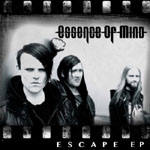 Harmaasävyinen valokuva kolmesta ihmisestä, jotka seisovat vaaleata taustaa vasten. Kuvan oikeassa yläkulmassa lukee mustalla värillä Essence of Mind ja alaoikealla valkoisella Escape EP.