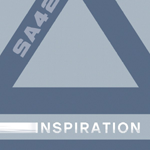 Sininen tausta, jonka päällä tummemmalla sinisellä värillä kolmionmuotoinen symboli. Alaosassa lukee valkoisella "Inspiration".