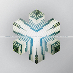 Vaaleanharmaa tausta, jota vasten symmetrisiä fraktaalikuvioita vihreällä, valkoisella ja sinisellä värillä.