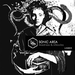 Mustavalkoinen piirros ihmisen ylävartalosta, jonka ympärillä käärme pujottelee. Kuvan keskellä Sonic Area -logo valkoisella mustaa vasten.