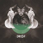"Drop"-albumin etukannessa tummanruskeaa taustaa vasten koristeellinen pallo, jonka päällä sakaalin tai kojootin pää. Palleron alla lukee tikkukirjaimin sana "Drop".