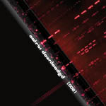 "Matrix Downloaded 002" -kokoelman kannessa vasemmalla tummanpunainen kulma ja oikealla puolen punertavampi kulma.