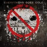 Kuvan yläosassa Everything Goes Cold -logo, jonka alla punainen kieltomerkki likaista, ruskeaa ja valkoista taustaa vasten.