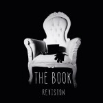 Musta tausta, jota vasten valkoinen koristeellinen nojatuoli, jonka alla lukee ohuin tikkukirjaimin The Book.