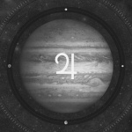 Harmaasävyinen valokuva Jupiterista, jonka päällä ♃-symboli valkoisella värillä.