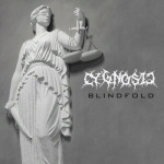 Harmaasävyinen valokuva vaakaa kannattelevasta naishahmosta, joka pukeutunut roomalaisittain.