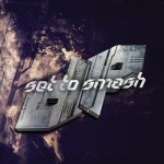 Harmaa abstrakti, teräksenvärinen palikka. Sen päällä lukee "Set to Smash" ilman lainausmerkkejä.