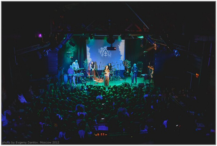 Kuvassa Theodor Bastard esiintymässä Moskovassa. Kuvan otti Evgeniy Danilov.