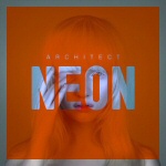 Oranssia taustaa vasten haalea valokuva ihmisestä, jolla pitkät vaaleat hiukset. Kuvan keskellä lukee tikkukirjaimin sana "Neon".
