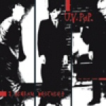 Mustavalkoinen valokuva, jossa kolme ihmishahmoa erillisissä potrettikuvissa. Oikeassa yläkulmassa UV Pop -logo.