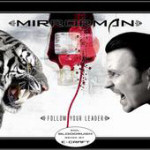 Mirrorman 'Follow Your Leader" -EP:n kansikuva, jonka vasemmassa laidassa irvistelevän tiikerin sivuprofiili, oikeassa laidassa irvistelevän miehen sivuprofiili.