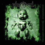 Mustat reunat, joiden keskellä vihertävä ja voimakaskontrastinen valokuva revitystä nukesta.