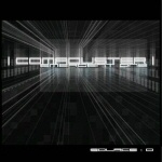 Mustaa taustaa vasten valkoisia juovia ja niiden päällä valkoisella värillä Comaduster-logo.