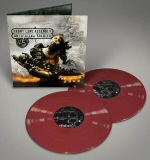 Harmaata taustaa vasten valokuva kahdesta punaisesta vinyylikiekosta ja niiden kotelosta.