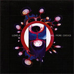 Ludmila-bändin esikoisjulkaisun 'Nel Primo Cerchio' kansikuva, jossa mustaa taustaa vasten näkyy piirrettyjä silmämunia, joissa risteilee punaisia verisuonia.