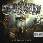 Piirros lintuhäkistä, jonka yläpuolella koristeellinen, kiiltävä ja metallinen Poison Garden -logo.