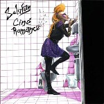 Piirros kylpyhuoneessa itseään meikkaavasta goottihenkisestä naisesta. Vasemmassa yläkulmassa mustalla värillä Selofanin nimi tekstauksella, ja sen alla samaan tyyliin albumin nimi.