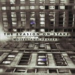 Valokuva kerrostalojen seinistä kuvattuina siten, että ne muodostavat abstraktin kaksisuuntaisen yhdistelmän, jonka välissä lukee The Evasion On Staken ja sen albumin nimi.