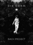 Die Form -yhtyeen 'Bach Project' &ndash;albumin kansikuva, joka on mustavalkoinen ja hyvin tummasävyinen. Yläosassa lukee yhtyeen nimi valkoisella, alaosassa kiekon nimi. Keskellä valkoisena lähes hohtava naishahmo, jolla yllään läpinäkyvät harso
